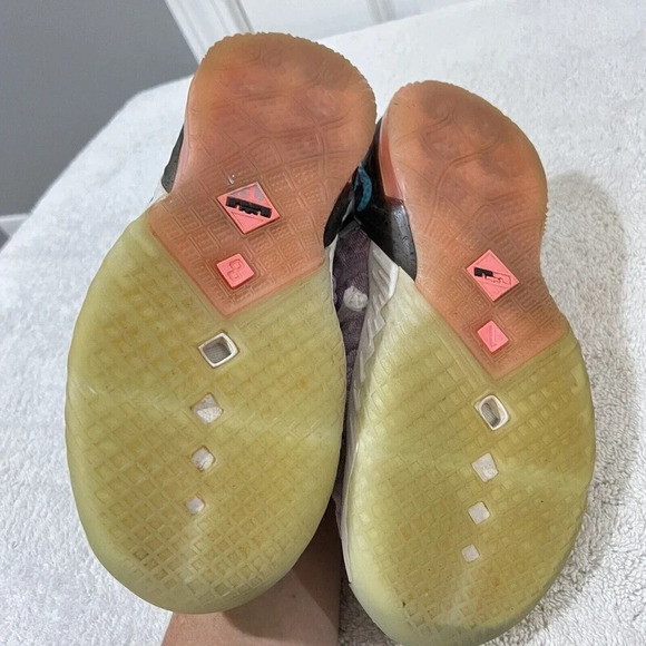 Nike Lebron 18 CW2760-900 Purple Basketball Shoes Sneakers Size 5Y Athletic - Picture 8 of 12